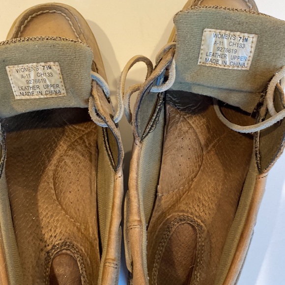 Sperry top sider tan boat shoes. Good condition. Smoke free home. - Picture 5 of 5